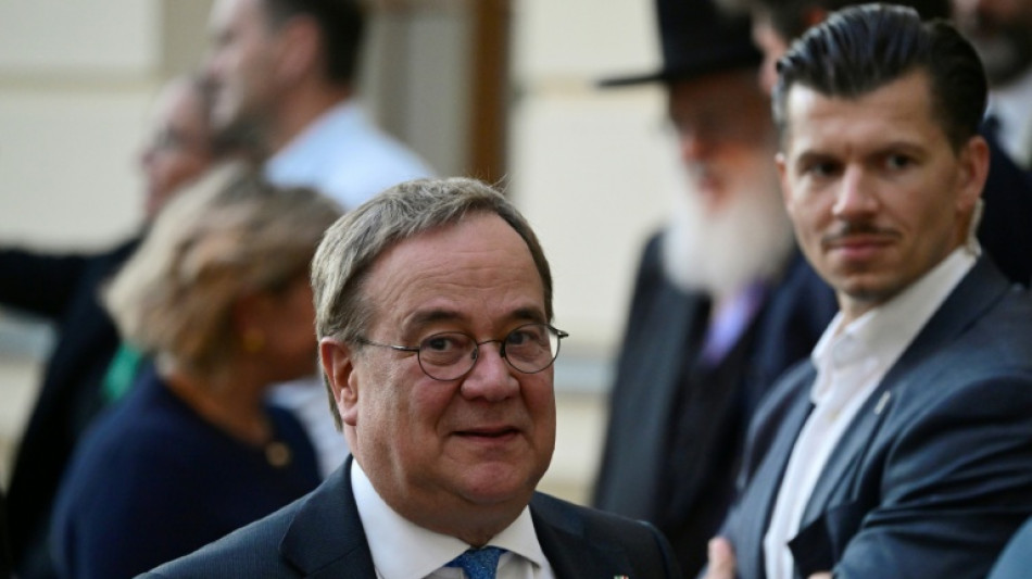  Bericht: CDU-Politiker Laschet bricht sich bei Unfall mit E-Scooter Schulter 