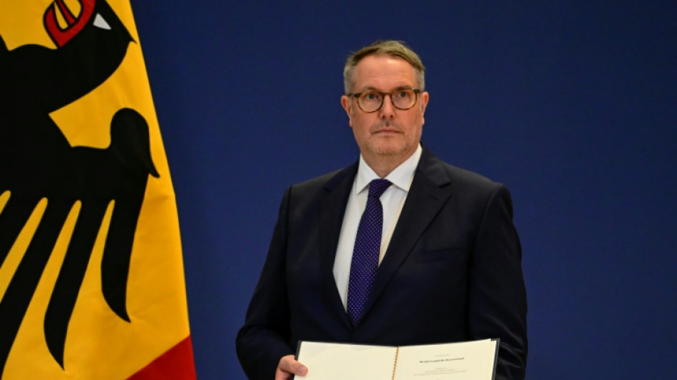  Neuer Arbeitsminister Schweitzer im Bundestag vereidigt 