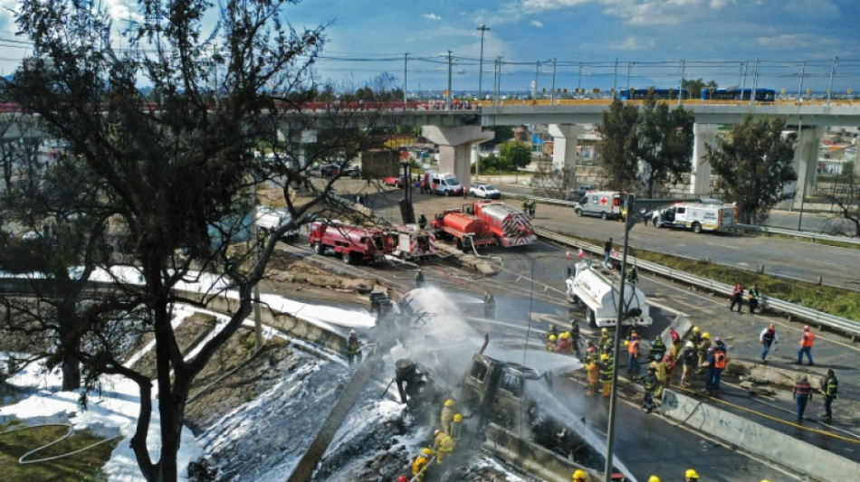 Sobe para seis o número de mortos por explosão de caminhão de gás no México