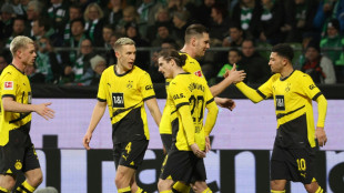 Nach Rot f&uuml;r Sabitzer: BVB zittert sich zum Sieg in Bremen