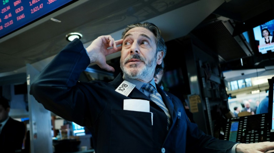 Wall Street termine contrast&eacute;e en attendant des r&eacute;sultats de la tech