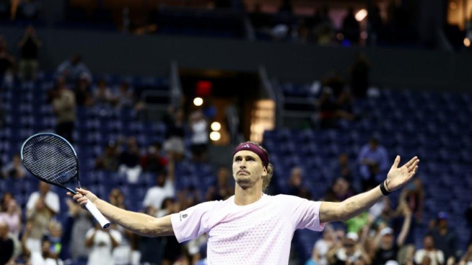  Zverev out-lasts Sonego in wild five-setter to advance at US Open 