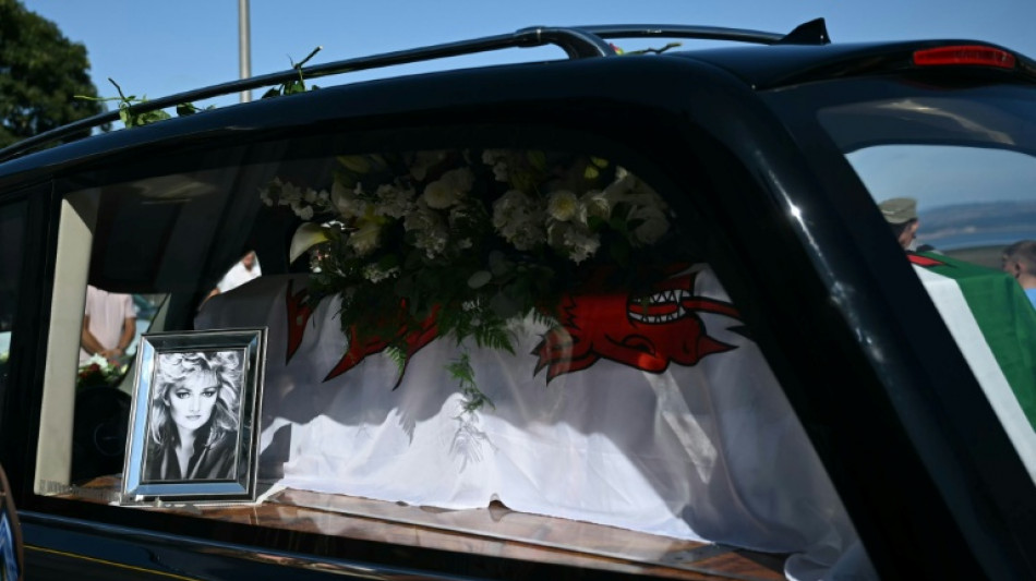  &Uacute;ltimo adi&oacute;s a la cantante brit&aacute;nica Bonnie Tyler en su funeral en Gales 