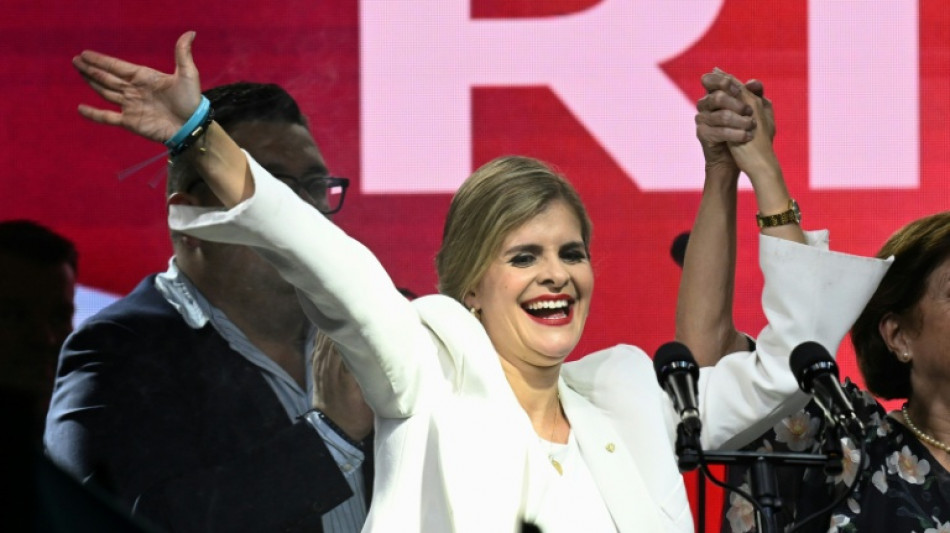  Fern&aacute;ndez, direitista de linha dura, &eacute; eleita presidente da Costa Rica 