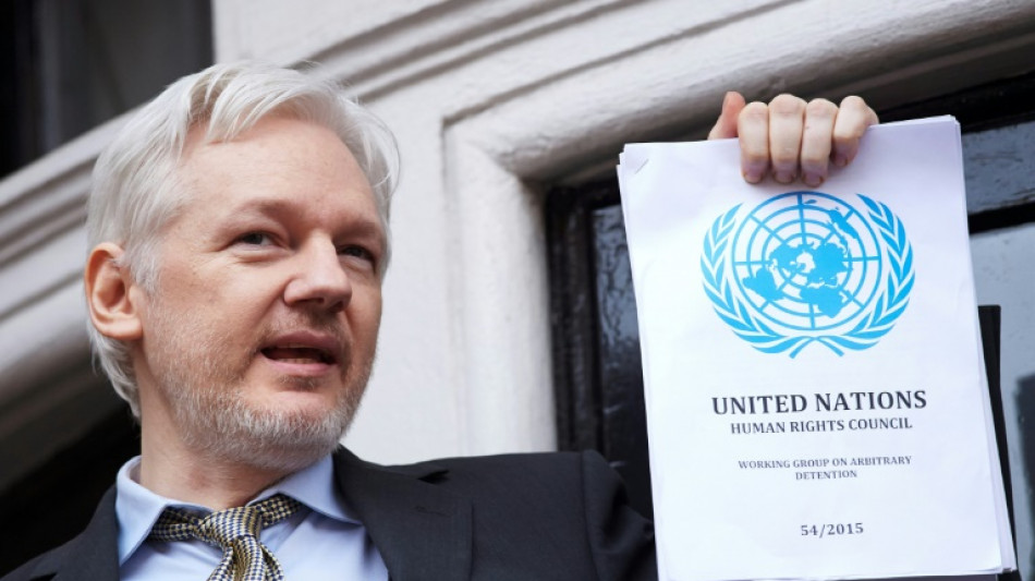 Assange, indisposto, não comparece a julgamento decisivo para evitar extradição