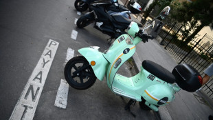 Scooters et motos ne stationnent plus "gratis" dans les rues de Paris