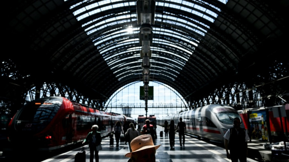 Fernverkehr mit Bahn und Bus: Vier Prozent mehr Fahrg&auml;ste im ersten Halbjahr 