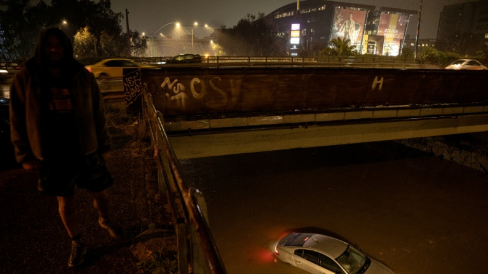 Vents violents et pluies torrentielles en Gr&egrave;ce, un garde-c&ocirc;te tu&eacute;