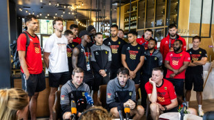 Mumbrú spricht erstmals: "Gehe nicht nach Hause"