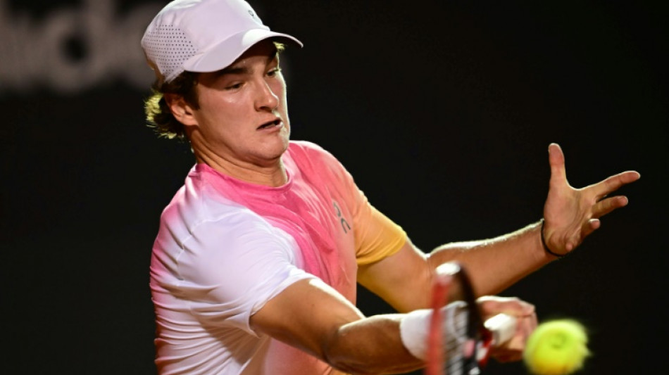 Jo&atilde;o Fonseca perde para Muller e se despede do Rio Open na 1&ordf; rodada