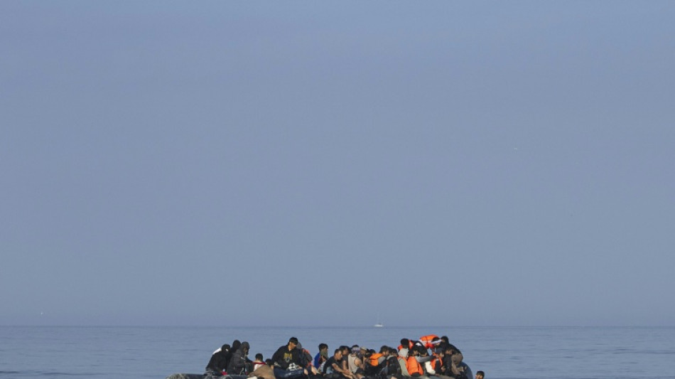 Le Royaume-Uni prend de premières sanctions contre des passeurs de migrants