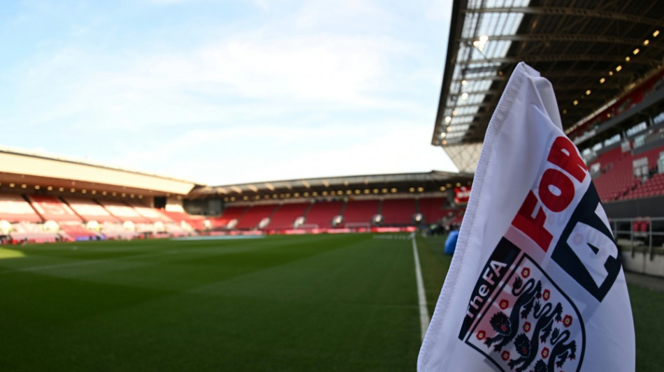 Trans-Frauen aus englischem Fußball künftig ausgeschlossen