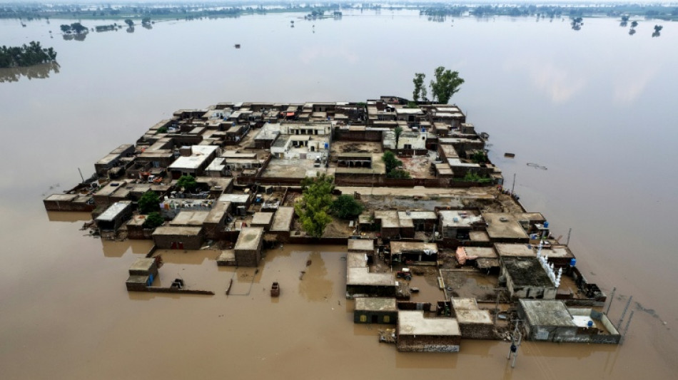  Flooding forces residents to flee homes by boat in Pakistan 