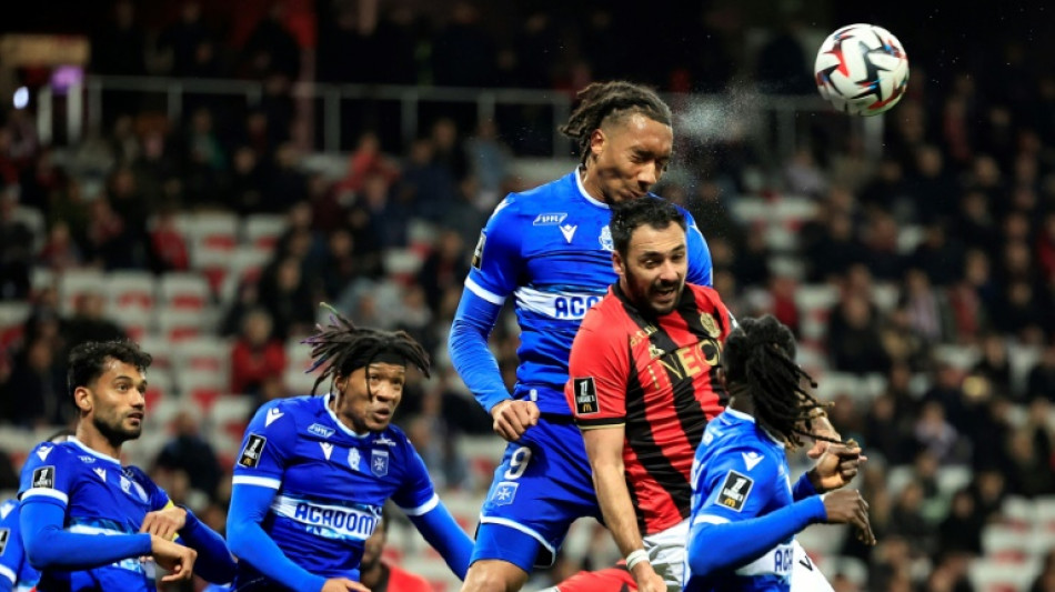 Nice empata com Auxerre desperdi&ccedil;a chance de igualar Olympique de Marselha