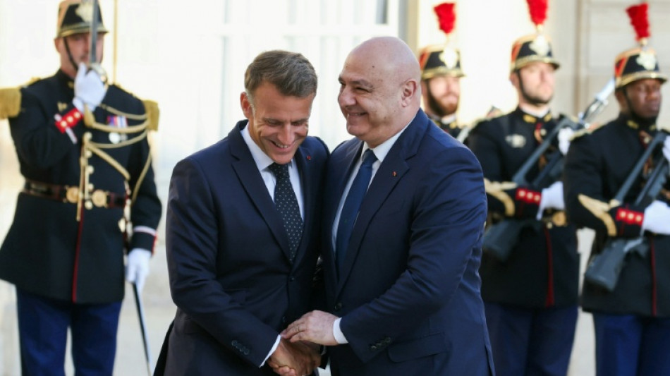  Macron busca apoio internacional para mobilizar Ex&eacute;rcito liban&ecirc;s e desarmar Hezbollah 