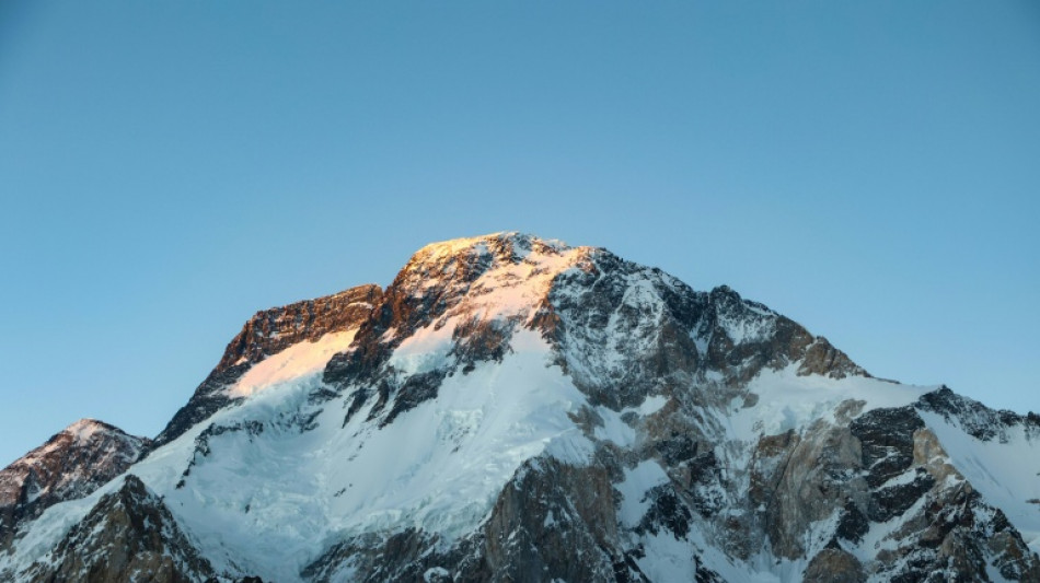  Search resumes for missing climbers from Pakistan avalanche 
