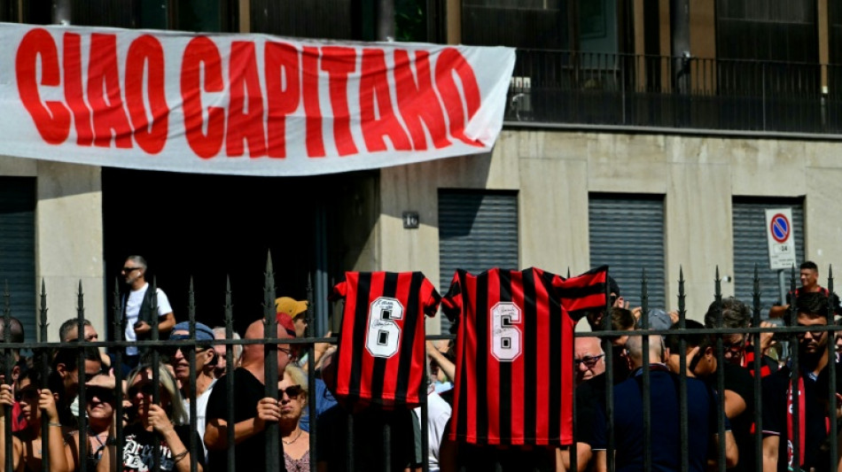  Miles de personas dan el &uacute;ltimo adi&oacute;s al legendario excentral Franco Baresi 