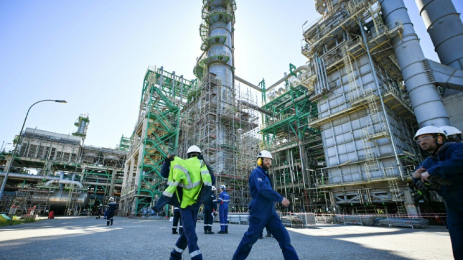  TotalEnergies: &agrave; la raffinerie de Normandie, les carburants coulent &agrave; flots 