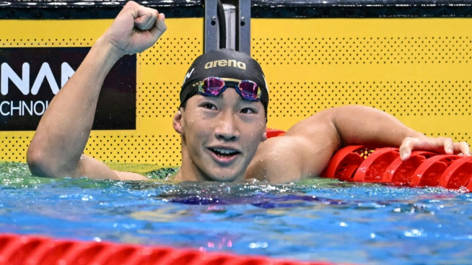  Nadador japon&ecirc;s de 17 anos bate recorde mundial dos 200m peito 