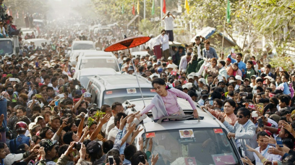  Myanmar's Suu Kyi back in the spotlight but still out of sight 