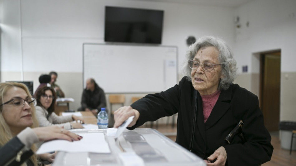  Ukraine war divides Bulgaria as voters elect president 