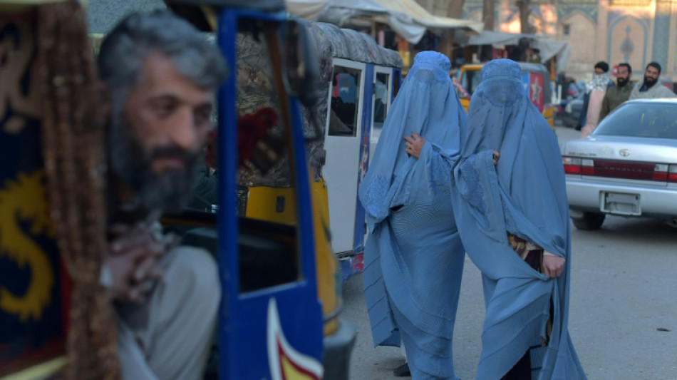 Frauen in Afghanistan sollen wieder Burka in der Öffentlichkeit tragen