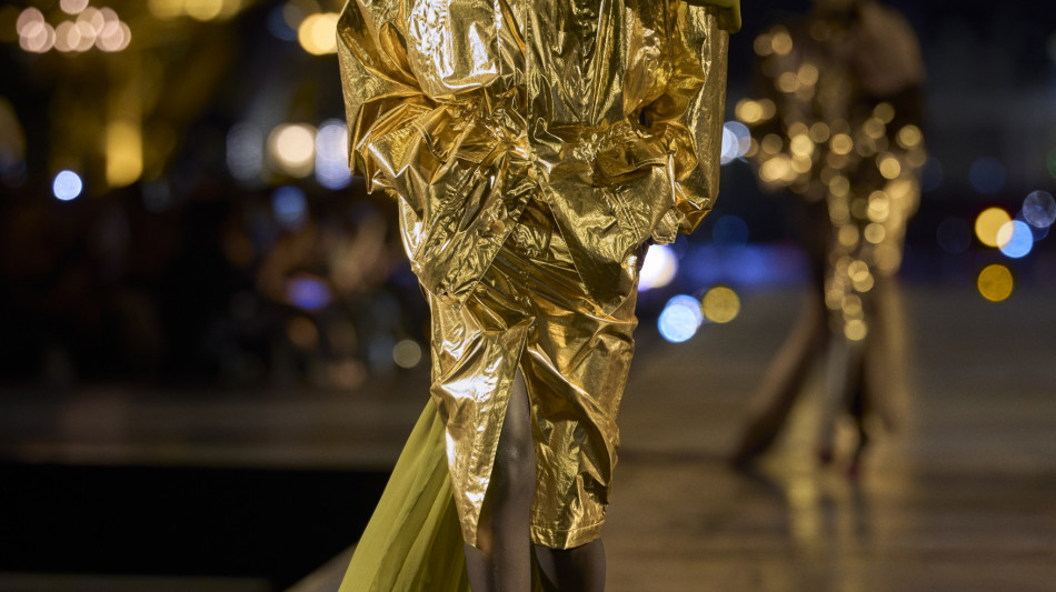  Sfilata d'oro per i 10 anni di Vaccarello da Saint Laurent 