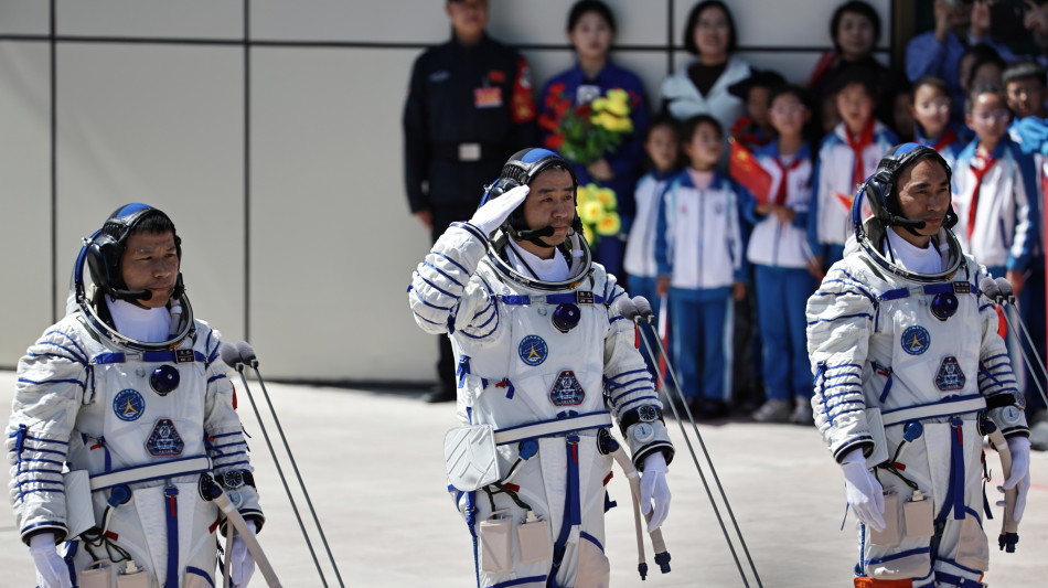 La Cina lancia la navicella spaziale Shenzhou-20