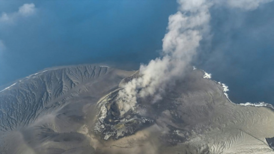  Jakarta airport extends closure after volcano eruption 