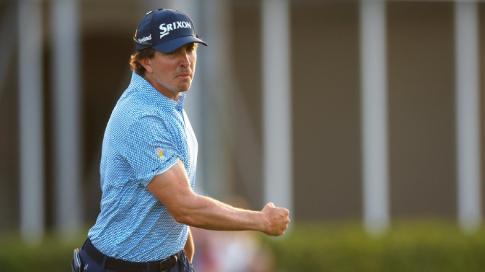 Lowry collapses late again, Echavarria snatches victory in Cognizant Classic