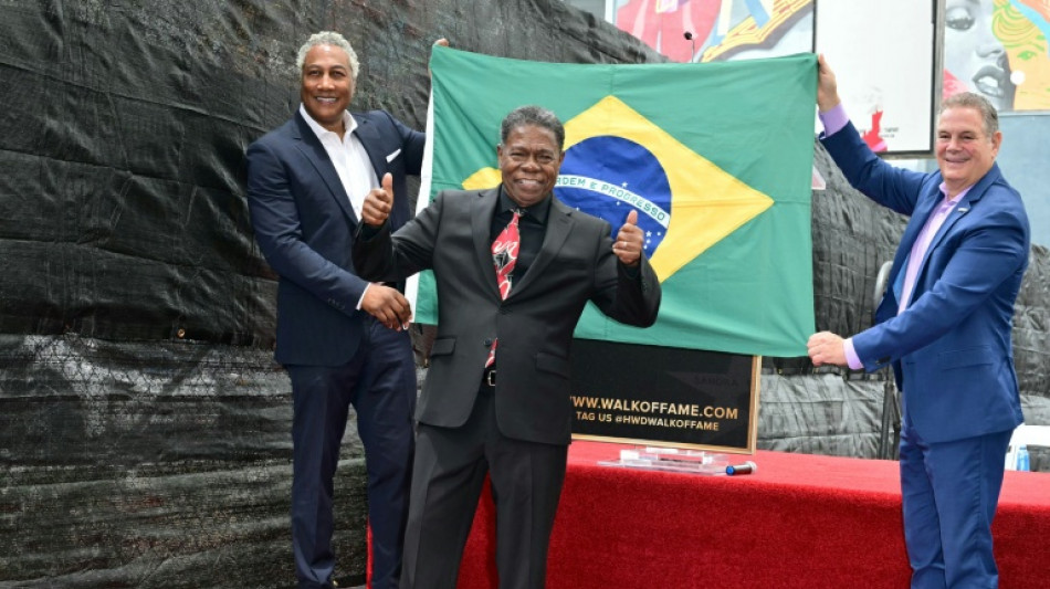  Paulinho da Costa se torna primeiro artista nascido no Brasil a ganhar estrela na Cal&ccedil;ada da Fama 