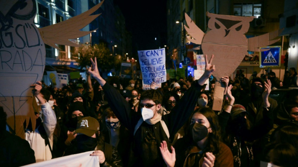 Turquie: les manifestants toujours dans les rues, sept journalistes incarc&eacute;r&eacute;s