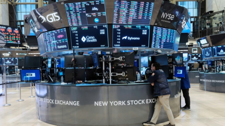 Wall Street, sans conviction, évolue en ordre dispersé