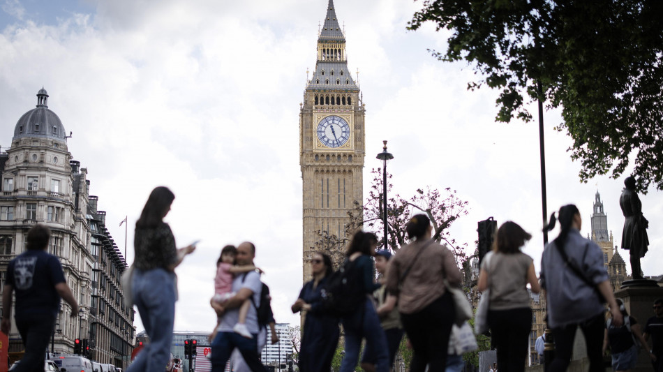 Deficit di bilancio a 20,2 miliardi di sterline nel Regno Unito