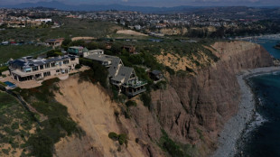 Al l&iacute;mite: derrumbe de un acantilado hace tambalear mansiones de California