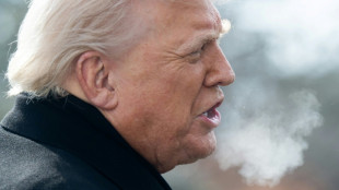 Trump promete 'desescalar um pouco' a situa&ccedil;&atilde;o em Minnesota, mas descarta demiss&otilde;es