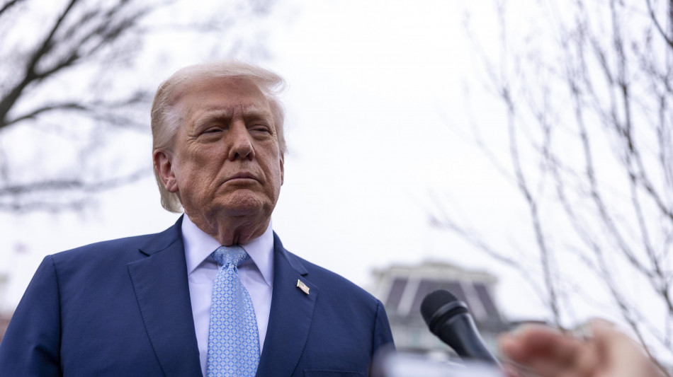  Trump, 'Usa rinviano gli attacchi all'Iran dopo colloqui molto buoni' 