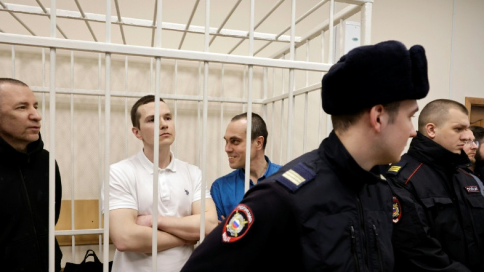 R&uacute;ssia imp&otilde;e penas de pris&atilde;o a tr&ecirc;s advogados de Navalny