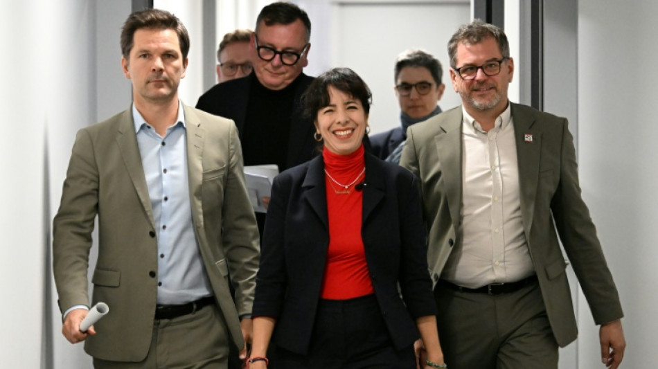 Berliner SPD l&auml;sst Mitglieder &uuml;ber m&ouml;gliche rot-gr&uuml;n-rote Koalition abstimmen 