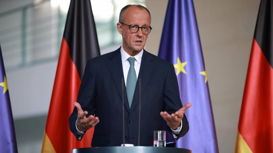Merz, insoddisfatto, danno considerevole a nostra economia