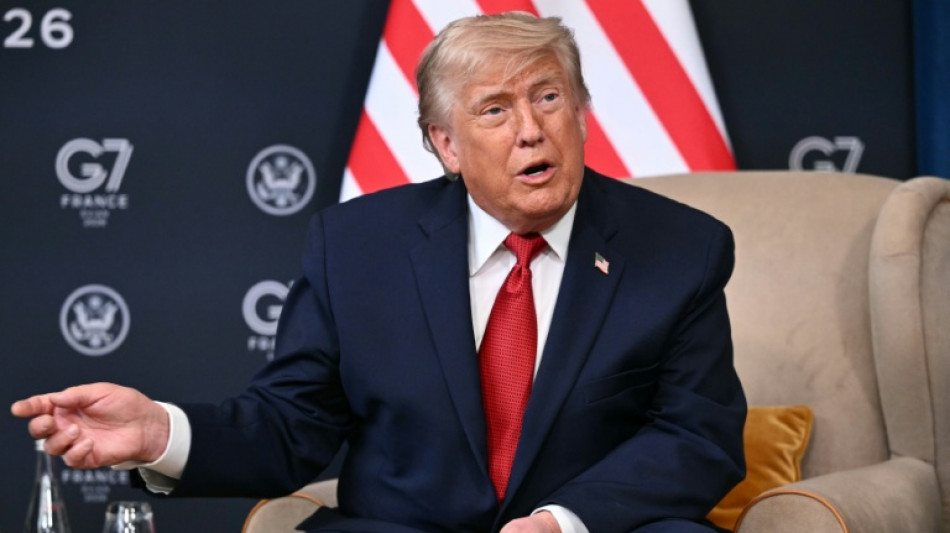  Trump halts intel chief confirmation, renews vote curb demand 