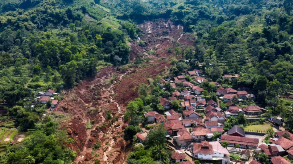  Autoridades indonésias alertam para escassez de alimentos e remédios após inundações 