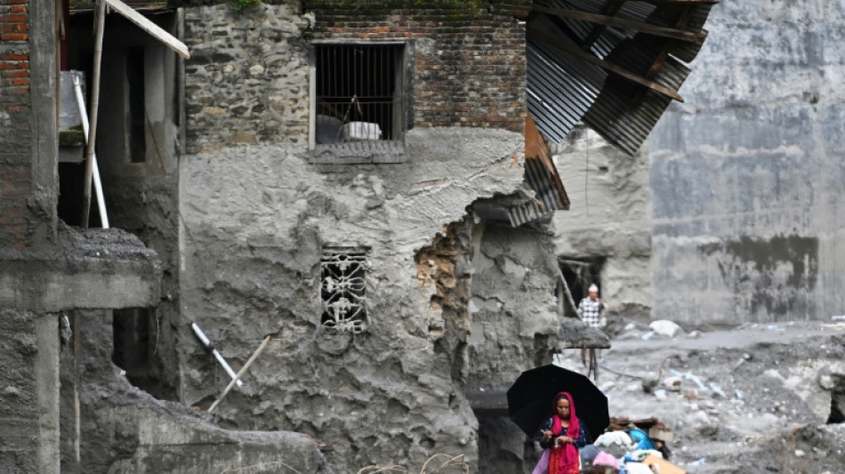  Avalanche entre Nepal e China deixou mais de 1.000 mortos 