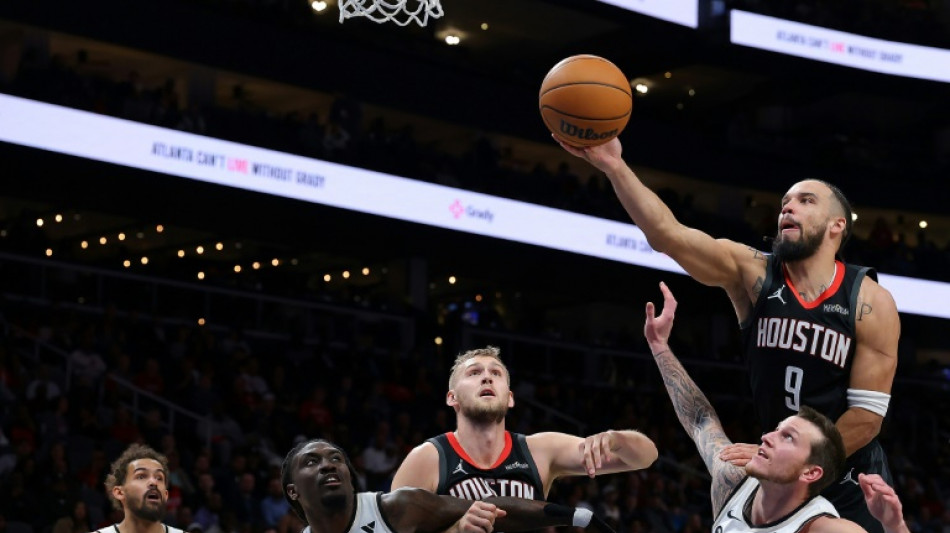 NBA: Houston d&eacute;colle, Yabusele dunke malgr&eacute; Davis