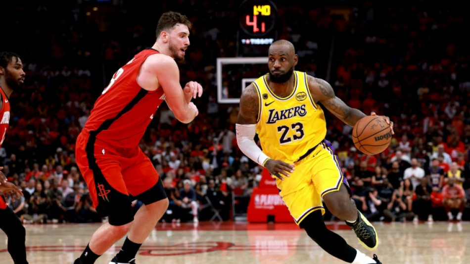  Lakers' OT win puts Rockets on brink of NBA playoff elimination 