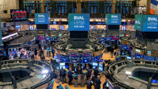 Wall Street ouvre en ordre dispers&eacute;, marque le pas avant la Fed
