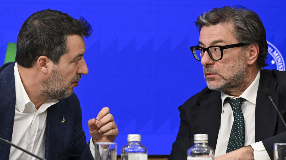  Salvini, 'se il Parlamento vuole un contributo maggiore dalle banche &egrave; sovrano' 