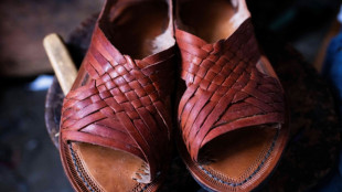 Artesanos mexicanos reclaman apropiación cultural de Adidas por sandalias tradicionales