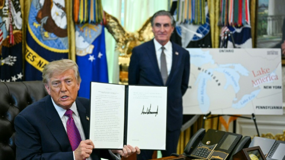  Trump assina decreto que muda nome do Lago Ont&aacute;rio para Lago Am&eacute;rica 