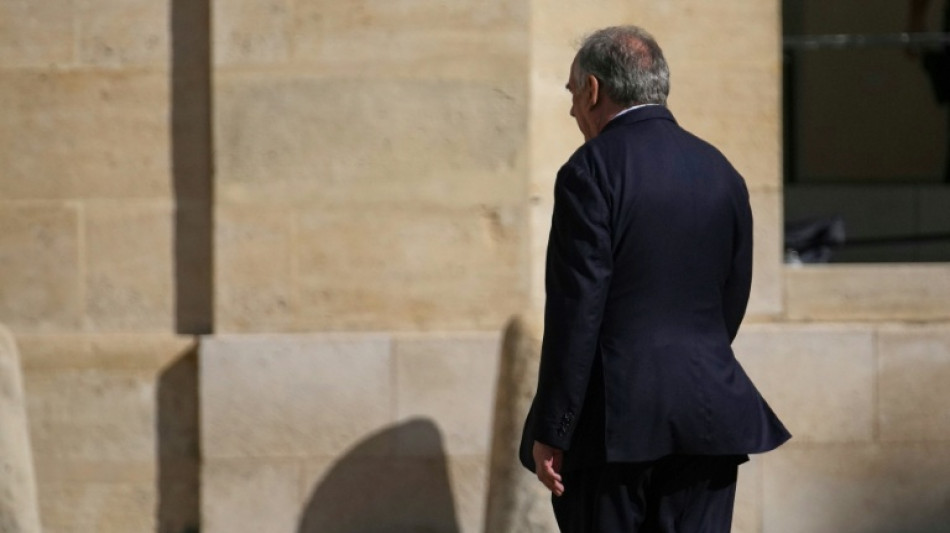 Bayrou a remis sa démission, Macron veut nommer très vite son successseur 